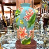 Lọ hoa sen hạc dáng trụ bằng sứ kích thước cao 50cm họa tiết vẽ 3D phủ men xanh ngọc vẽ vàng kim
