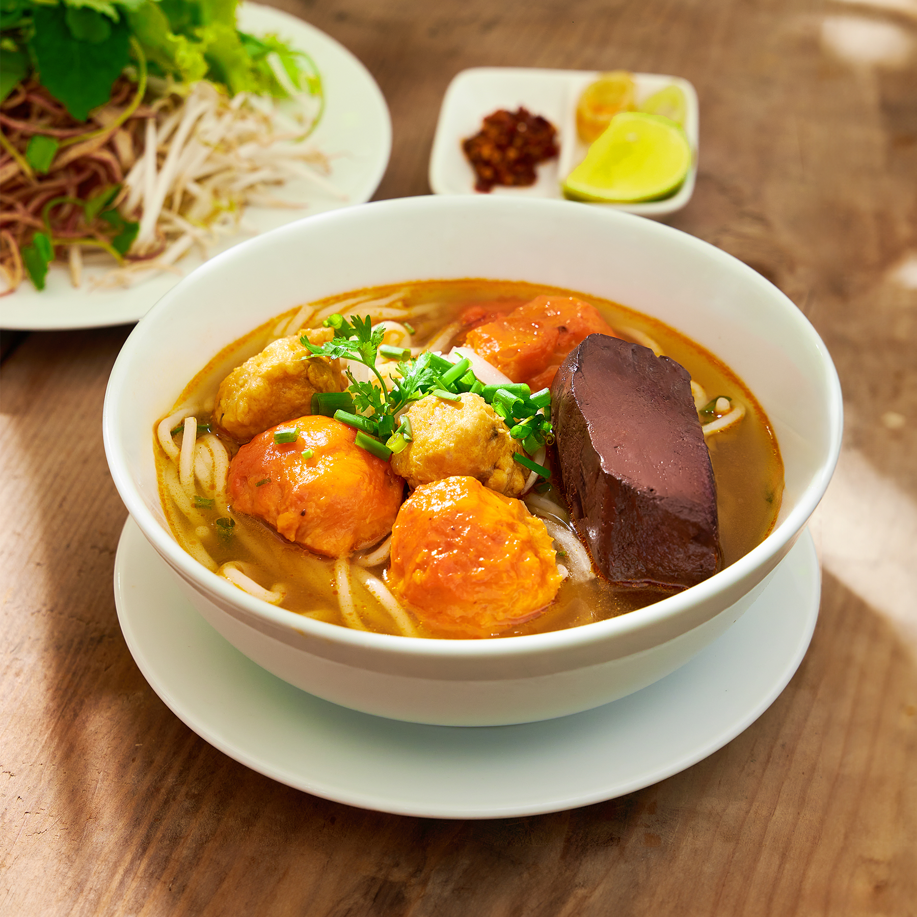  Bún Bò Huế Chả Tôm + Chả Cua 