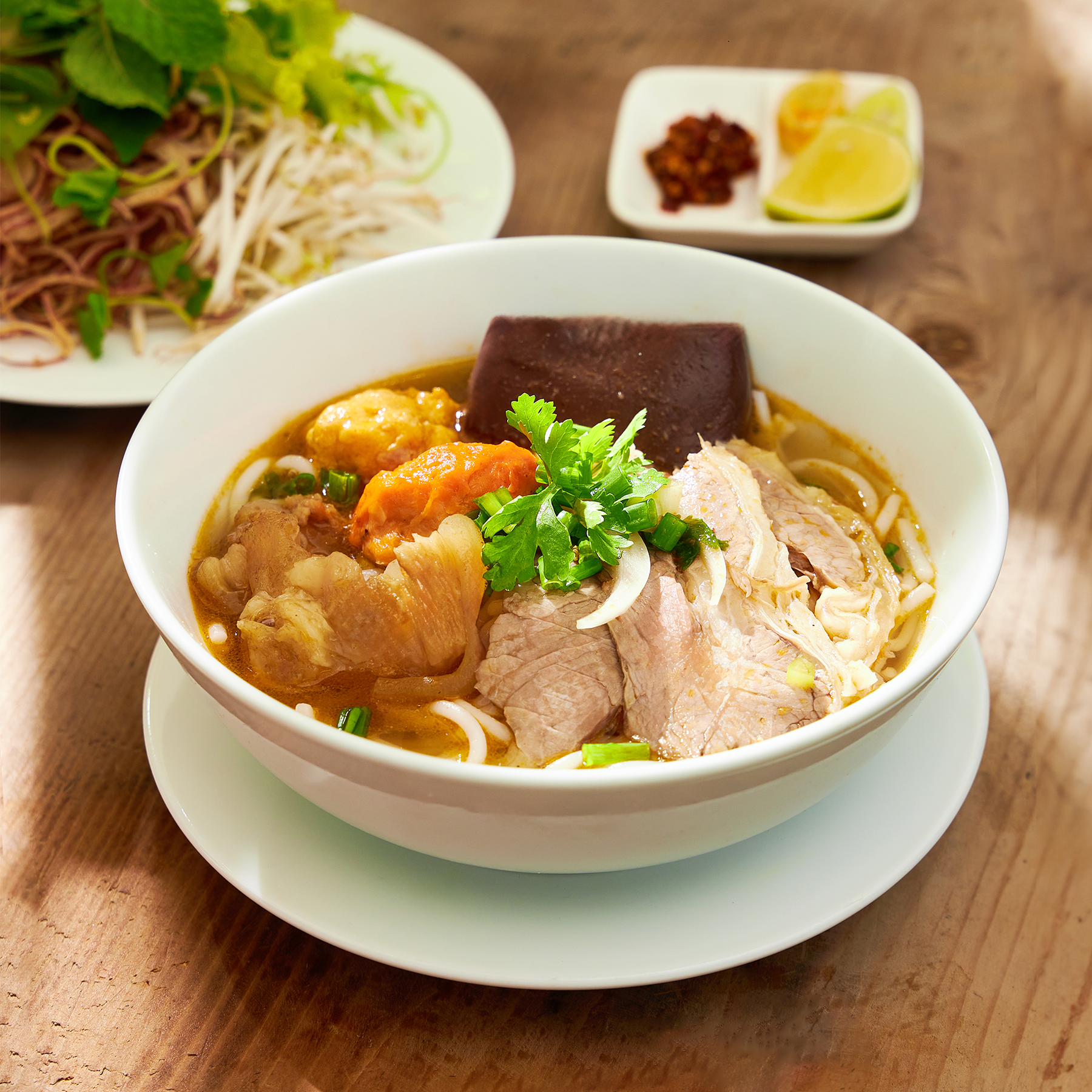  Bún Bò Huế Nạm - Gân - Chả (Tôm + Cua) 