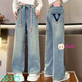 Quần Jean Suông Bé Gái Thêu Chữ V (30kg - 45kg)