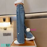 Quần Jean Suông Bé Gái Đính Logo Mặt Cười (30kg - 45kg)