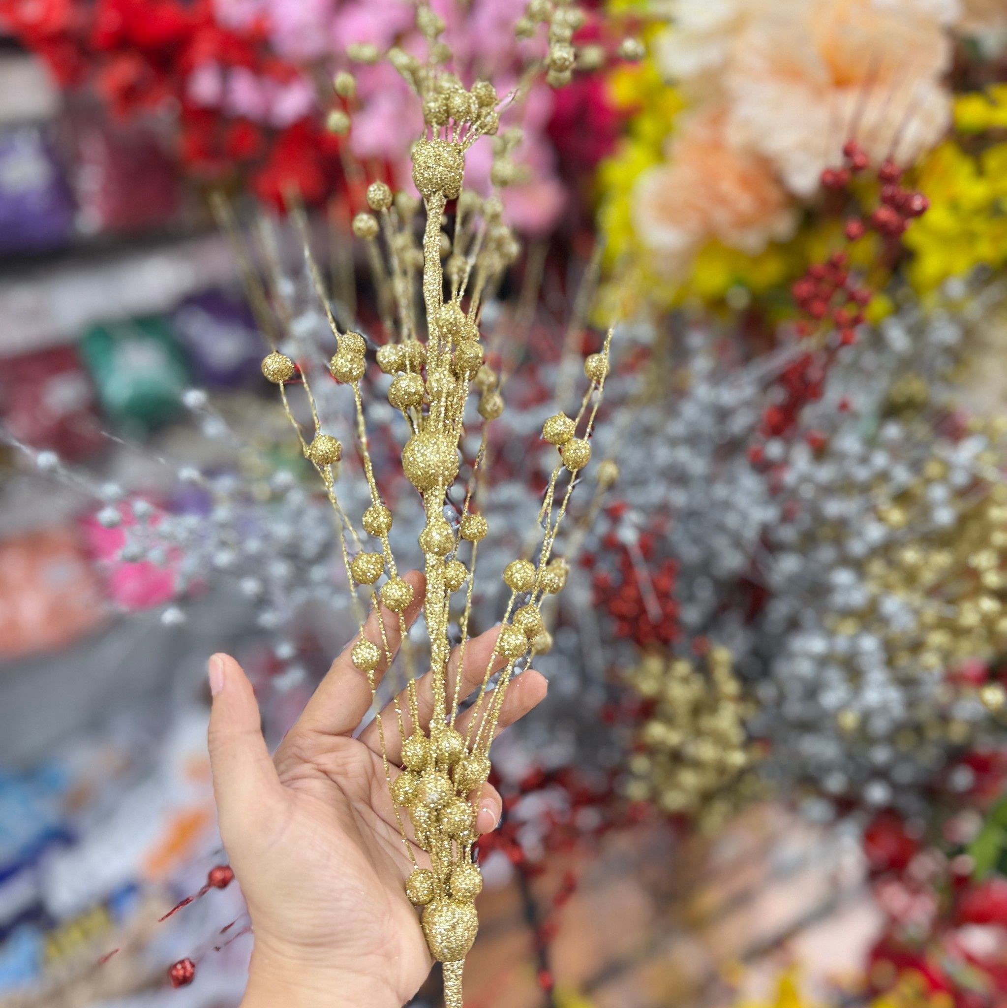 Cành Châu Nhũ Kim Tuyến