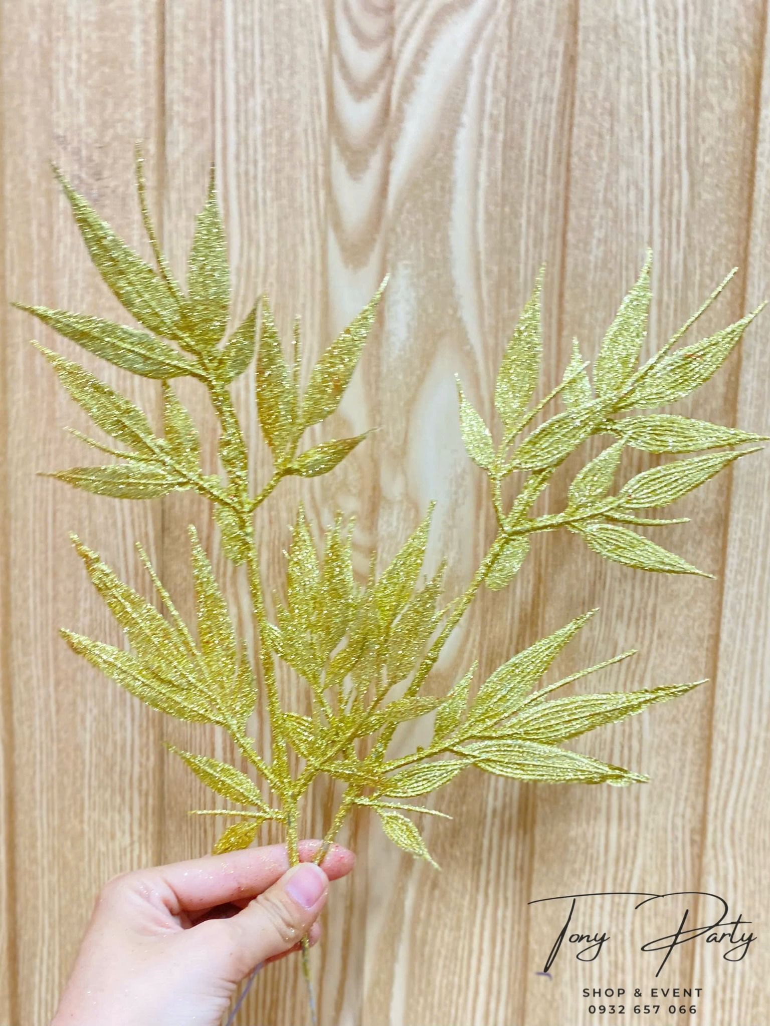 Lá Trúc Kim Tuyến
