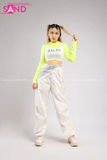 Outfit Phối Sẵn - (Quần Nắp Ngang Trắng phối Áo Croptop Xanh Neon Dài Tay)