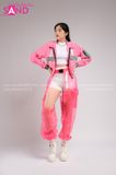 Outfit Phối Sẵn - (Quần Khoét Đáy phối Áo Khoác Crop Phản Quang Hồng)