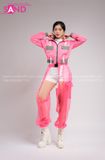 Outfit Phối Sẵn - (Quần Khoét Đáy phối Áo Khoác Crop Phản Quang Hồng)