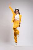 Outfit Phối Sẵn - (Set Vest Quần Ống Suông Vàng Nữ)