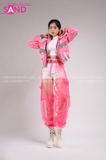 Outfit Phối Sẵn - (Quần Khoét Đáy phối Áo Khoác Crop Phản Quang Hồng)