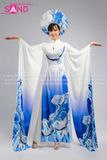 TAE0020 Áo Dài Trình Diễn Tay Lơi Hoạ Tiết Chim Hạt Xanh - Màu Trắng ( KÈM MẤN )