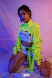 Set áo cut out xanh neon có bra trắng kèm quần short trắng phối nịt dù xanh neon