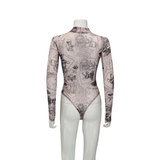 Áo Bodysuit lưới dài tay cổ lọ họa tiết tạp chí