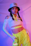 Áo croptop khoét vai trắng viền xanh neon dài tay