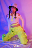 Áo croptop khoét vai trắng viền xanh neon dài tay
