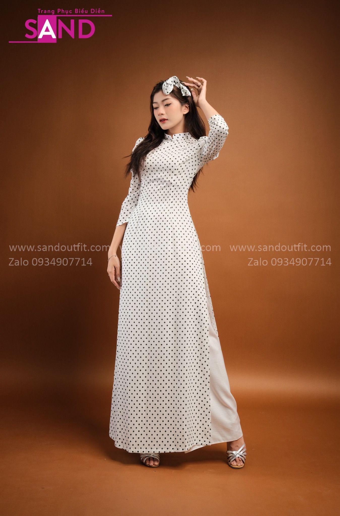 TAA0101 Áo Dài Trăng Chấm Bi Đen( Cô Ba Sài Gòn )
