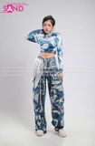 Outfit Phối Sẵn - (Quần Jeans Phối Áo Crop Loang Xanh Dương)