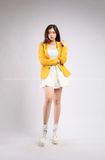 Outfit Phối Sẵn - (Chân Váy Trắng phối Vest Vàng)