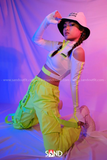 Set áo croptop dài tay khoét vai trắng viền xanh neon kèm quần jogger xanh neon