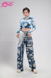 Outfit Phối Sẵn - (Quần Jeans Phối Áo Crop Loang Xanh Dương)