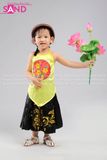 KYK0302 Yếm Vàng In Kim Tuyến Đụp Đen Trẻ Em (size cấp 1 & mầm non)