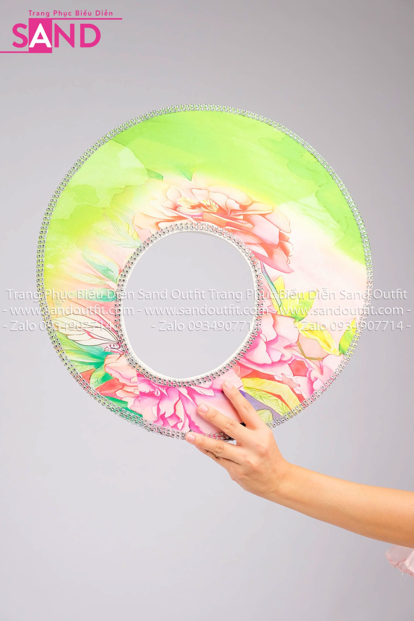 DMA0909 Mấn Áo Dài Trình Diễn Tay Lơi Hoạ Tiết Hoa Hồng