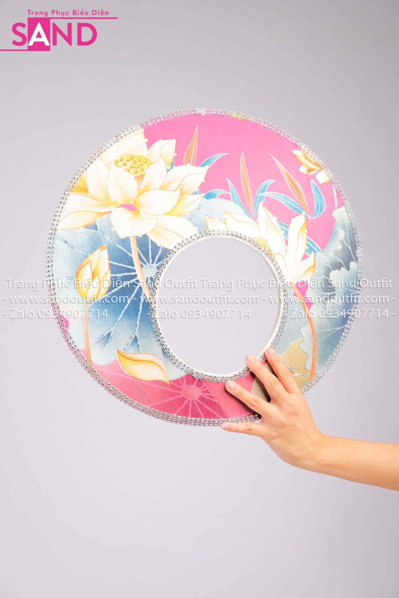 DMA0505 Mấn Áo Dài Trình Diễn Tay Voan Choàng Hoạ Tiết Sen