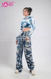 Outfit Phối Sẵn - (Quần Jeans Phối Áo Crop Loang Xanh Dương)