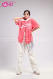 Outfit Phối Sẵn - (Quần Nắp Ngang Trắng Túi Hộp phối Áo Bóng Chày Sọc Đỏ)