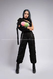 Outfit Phối Sẵn - (Quần Kaki Túi Hộp Đen Áo 2 Dây Loang phối Cánh Tay Rời Đen)