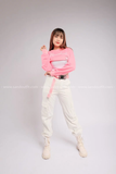 Outfit Phối Sẵn - (Quần Kaki Trắng phối Áo Croptop Hồng Dài Tay)