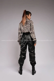 Outfit Phối Sẵn -(Quần Jogger Da phối Áo Cutout Cổ Sơmi)