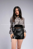 Outfit Phối Sẵn - (Quần Short Cạp Cao Da Lì phối Cutout Ngựa Vằn)