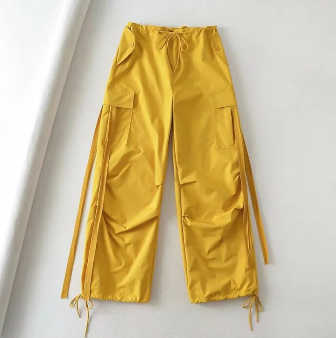Quần Dài Jogger Nắp Túi Hộp Ngang Phối Dây - Vàng