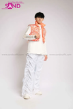 Outfit Phối Sẵn - (Quần Dù Ống Rộng Trắng phối Phao Gile Cam Họa Tiết)