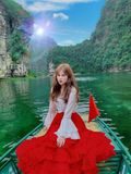 VBM0410 Váy Maxi Trắng Tay Dài Cổ Tim Phối Váy Đỏ