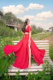VBM0409 Váy Maxi Đỏ 2 Dây Tay Rơi Xẻ Tà