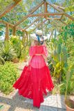 VBM0401 Váy Maxi Voan Đỏ Trễ Vai