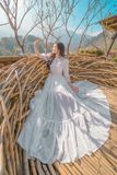 VBM0001 Váy Maxi Trắng Tay Bồng Dáng Xoè