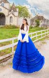 VBM0806 Váy Maxi Trắng Tay Dài Xoè Phối Váy Xanh Dương