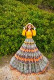 VBM0303 Váy Maxi Vàng Cổ Tim Váy Hoạ Tiết Dáng Xoè