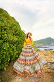 VBM0303 Váy Maxi Vàng Cổ Tim Váy Hoạ Tiết Dáng Xoè