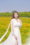 VBM0007 Váy Maxi Trắng Tà Dài Tay Lơi