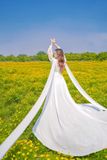 VBM0007 Váy Maxi Trắng Tà Dài Tay Lơi