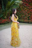  VBM0705 Váy Maxi Loang Hoa Vàng Trễ Vai 