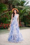 VBM0807 Váy Maxi 2 Dây Cổ Tim Hoạ Tiết In Hoa - Xanh