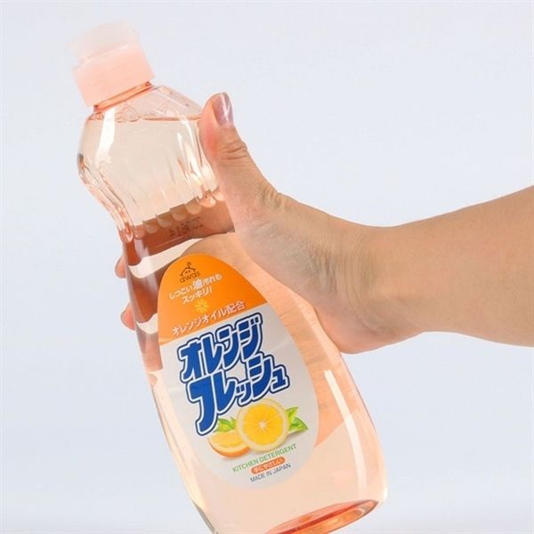 Chai nước rửa bát chén Hương cam 600ml Rocket