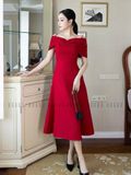 Đầm đỏ bẹt vai