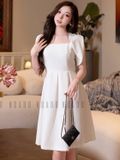 Đầm trắng xếp ly