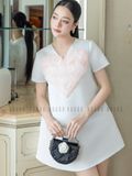 Đầm trắng suông cổ V
