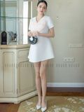 Đầm trắng suông cổ V