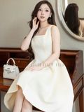 Đầm kem cổ vuông